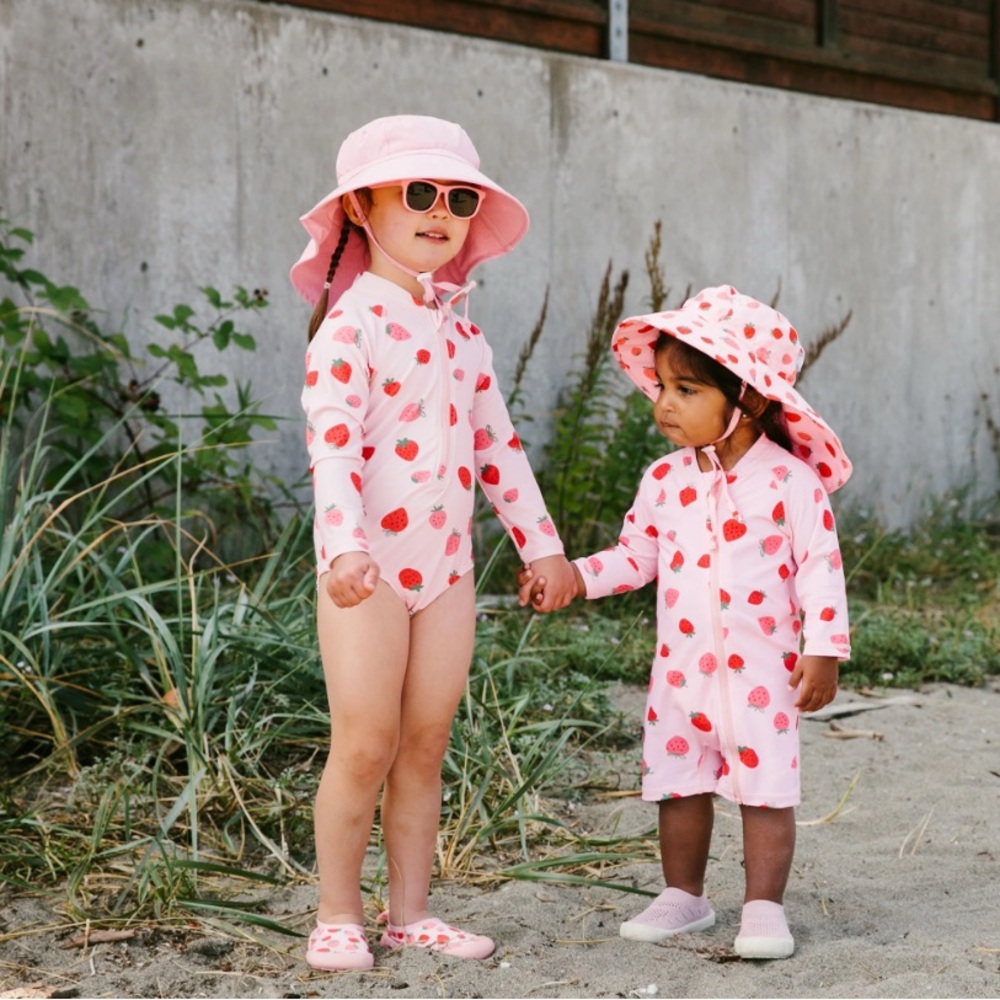 BNIB Jan and Jul water shoes in Pink Strawberry